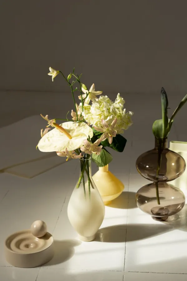 Home>Los Objetos Decorativos Beige Glass Vase