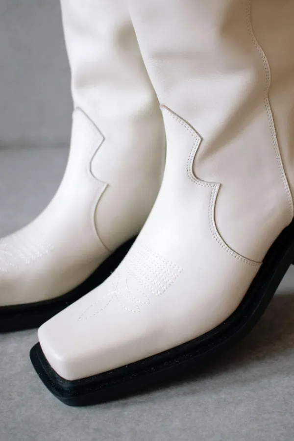 Shoes>Alohas Cattle Leather Boot | Ivory