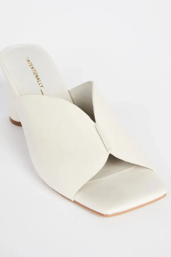 Bridal Accessories|Shoes>Intentionally Blank Kamika Heel | Cream