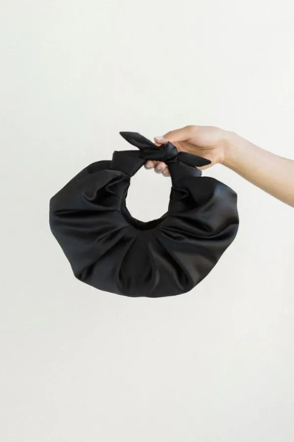 Accessories>A Bronze Age Kiku Croissant Purse | Black