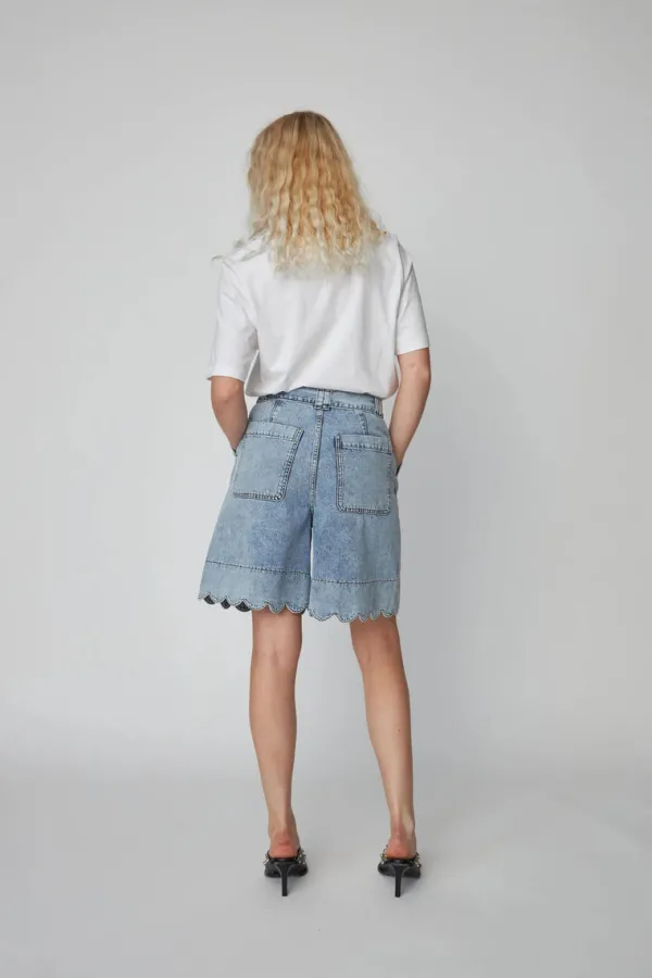 Bottoms><noscript><img width=